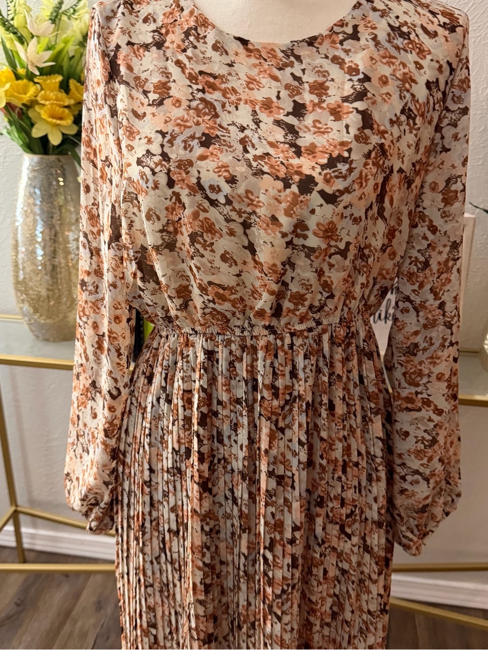 Hayden Floral Pleated Midi Dress - Pink Tan - Picture 4 of 7
